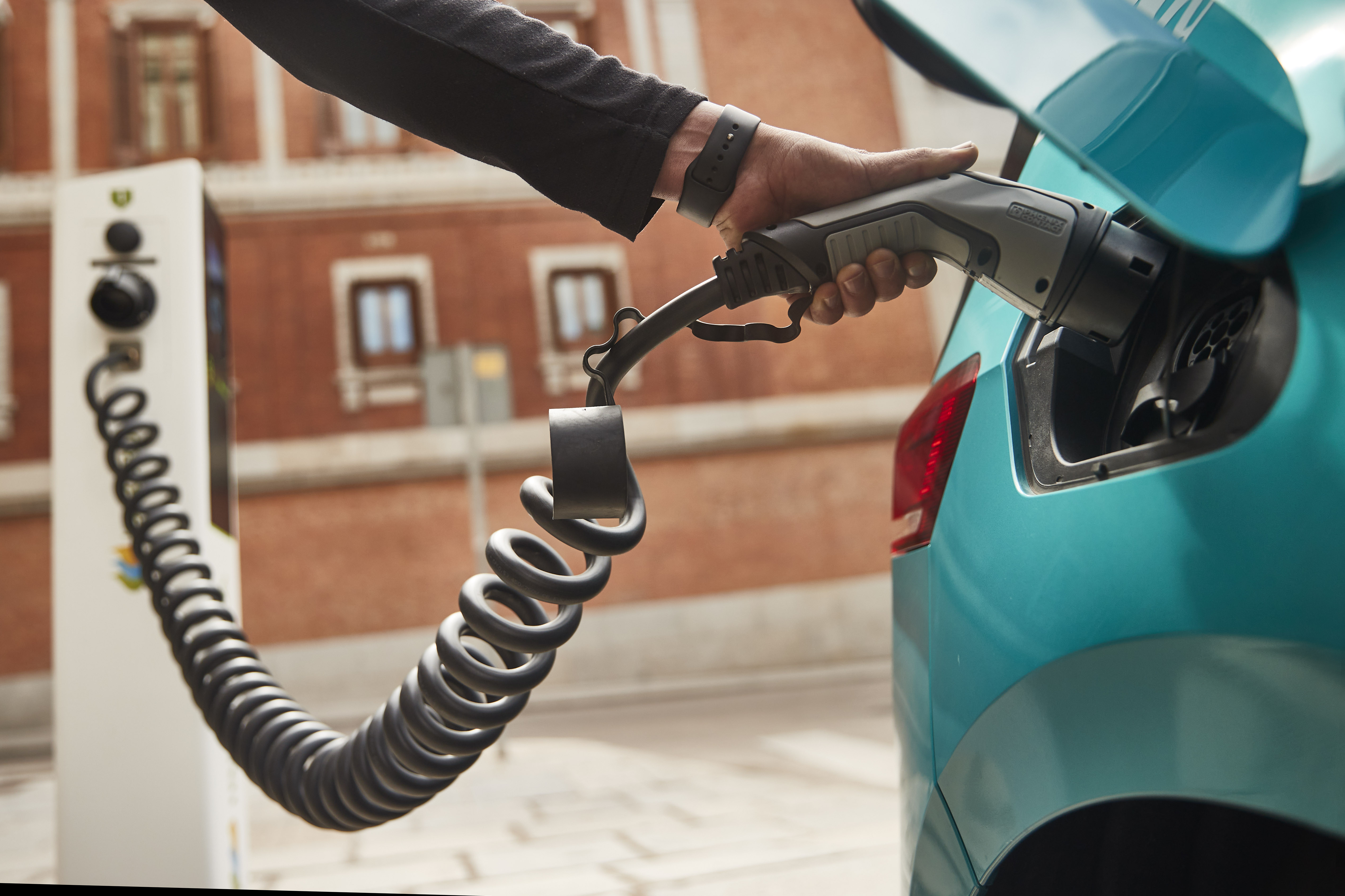 Cuánto cuesta cargar un coche eléctrico: factores, tarifas y ejemplos