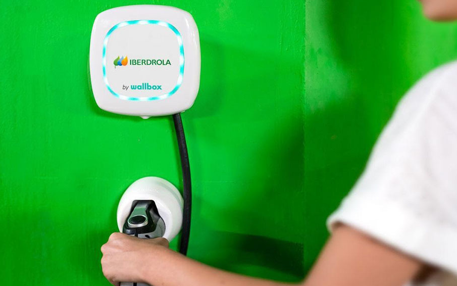Deducciones en el IRPF 2025 por la instalación de puntos de recarga de coche eléctrico