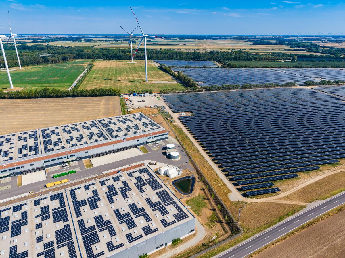 Compañía eléctrica con energía verde certificada