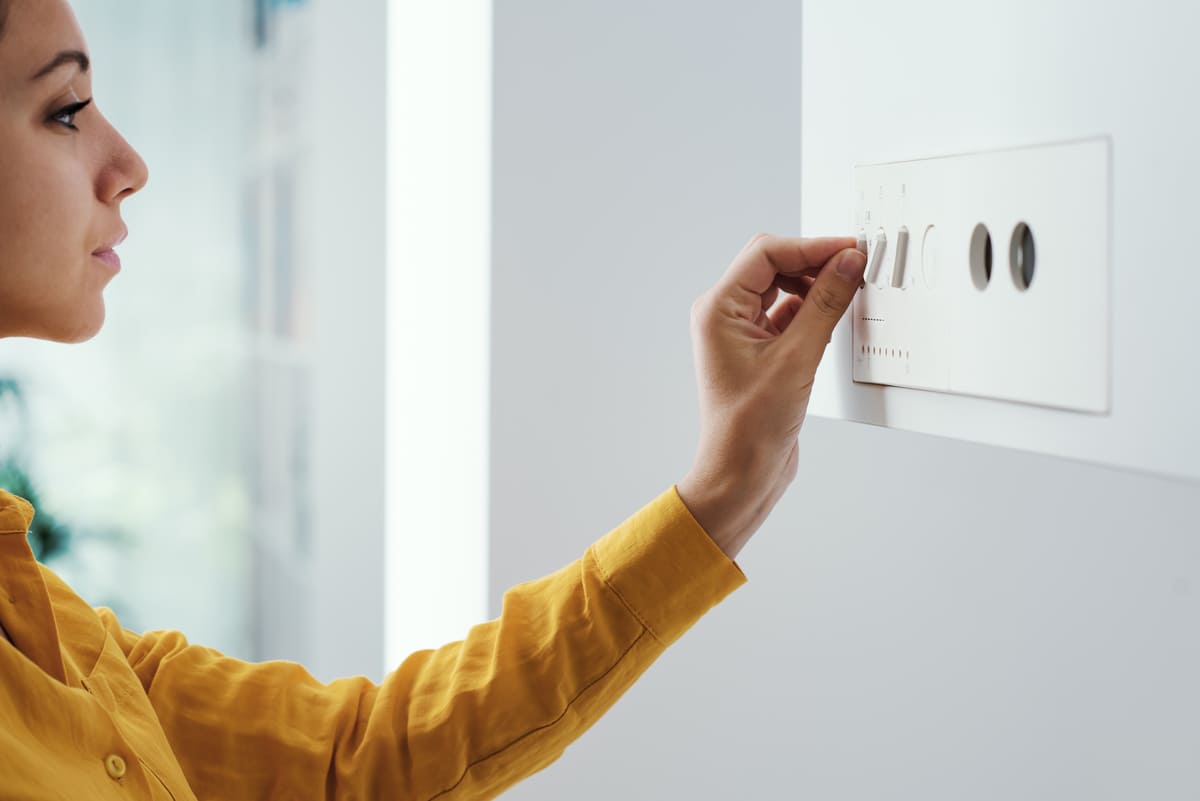 Termo eléctrico: cuánto consume y cómo programarlo para gastar menos en verano