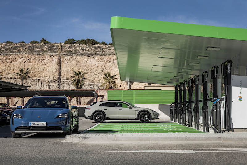 Iberdrola y Porsche Ibérica instalación de cargadores ultrarrápidos de hasta 400 kW en España Iberdrola y Porsche Ibérica instalación de cargadores ultrarrápidos de hasta 400 kW en España