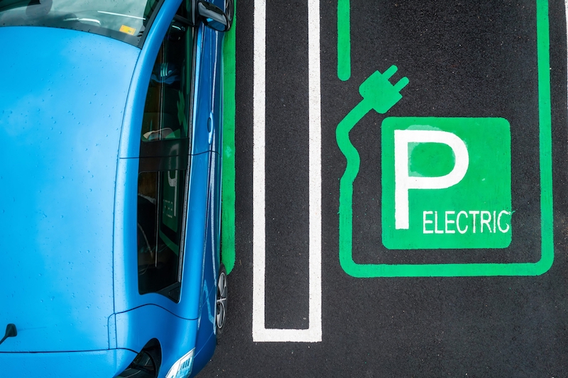 Imagen ¿Aparcar en los puntos de recarga tiene multa?