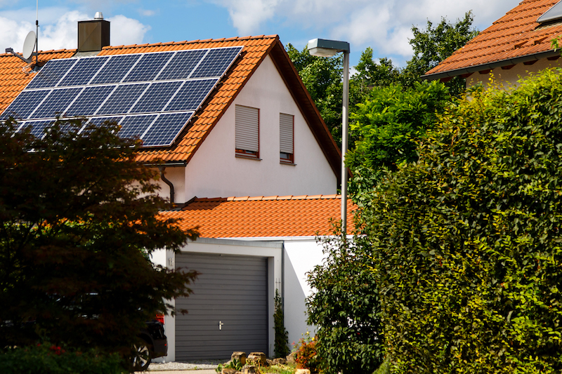 24 horas en un hogar solar (con baterías) 24 horas en un hogar solar (con baterías)