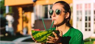 chica con lentes de sol