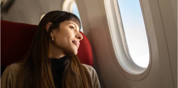 chica en avión