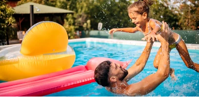 Familia con casa de vacaciones
